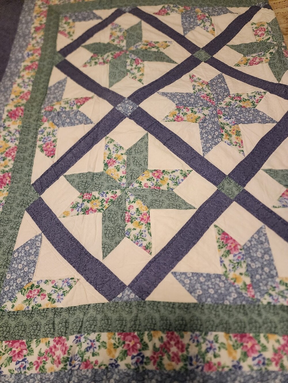 Handmade patchwork star quilt - Picture 7 of 10